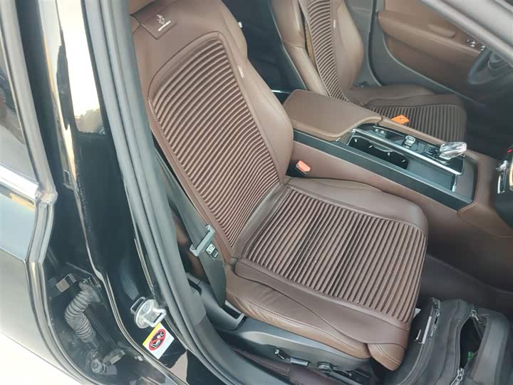 Фото 25 - Volvo S90