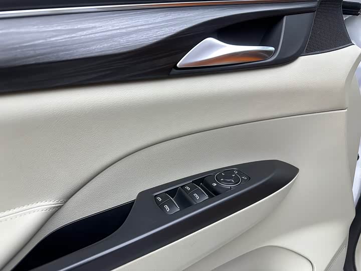 Фото 9 - Buick GL8 ES