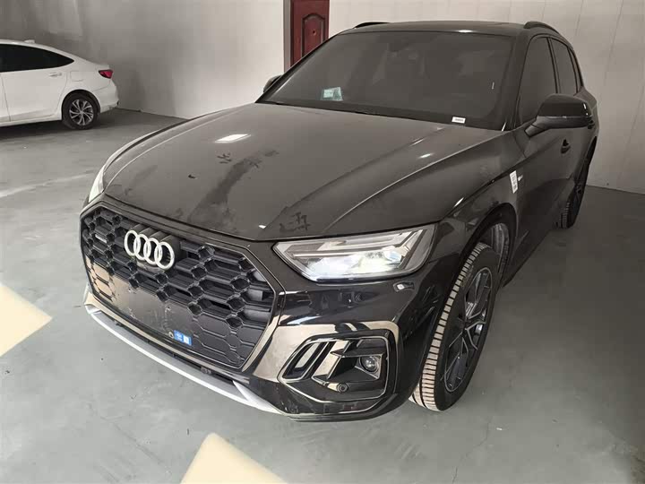 Фото 1 - Audi Q5L