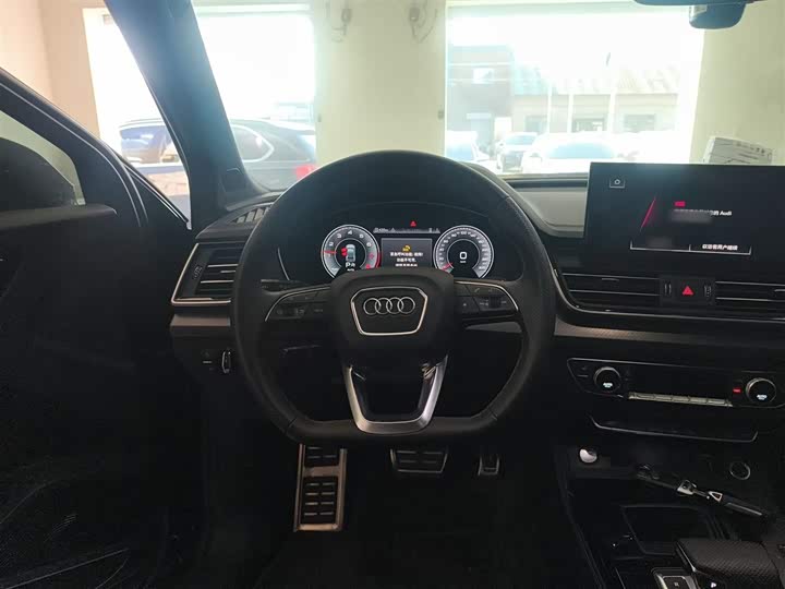 Фото 11 - Audi Q5L