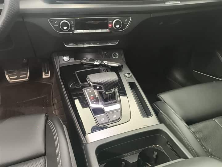 Фото 14 - Audi Q5L