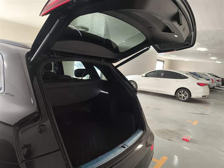 Фото 19 - Audi Q5L