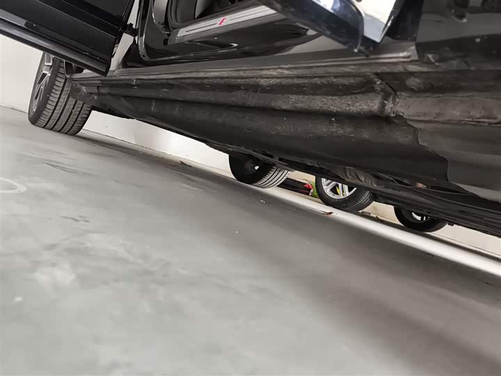 Фото 21 - Audi Q5L