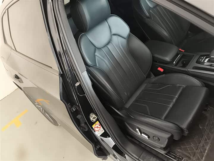 Фото 25 - Audi Q5L