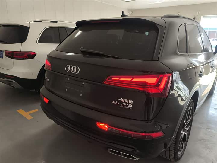 Фото 6 - Audi Q5L
