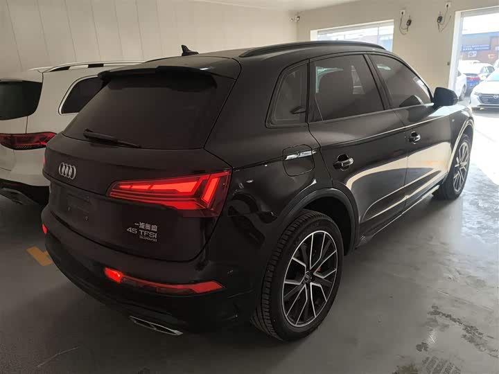 Фото 7 - Audi Q5L