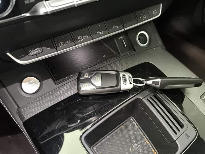 Фото 9 - Audi Q5L