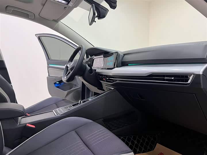 Фото 4 - Volkswagen Golf