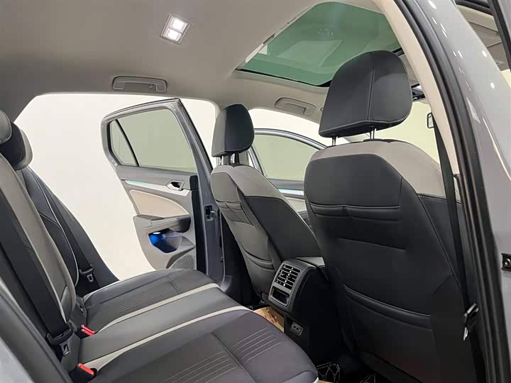 Фото 5 - Volkswagen Golf