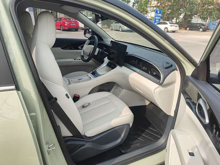 Фото 10 - Geely Galaxy Geome