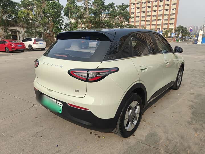 Фото 2 - Geely Galaxy Geome