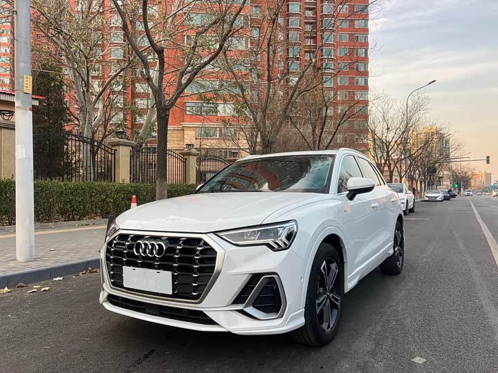 Фото 1 - Audi Q3