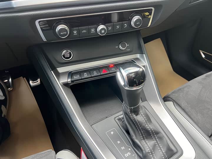 Фото 8 - Audi Q3