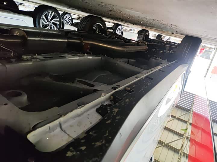 Фото 21 - Roewe RX5