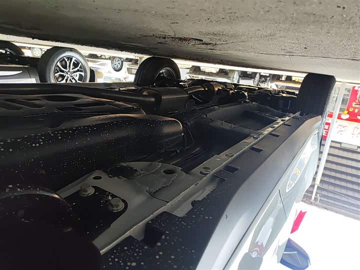 Фото 22 - Roewe RX5