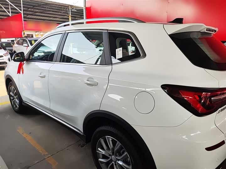Фото 5 - Roewe RX5
