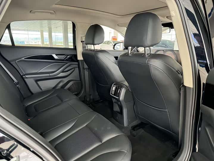 Фото 10 - Bestune B70