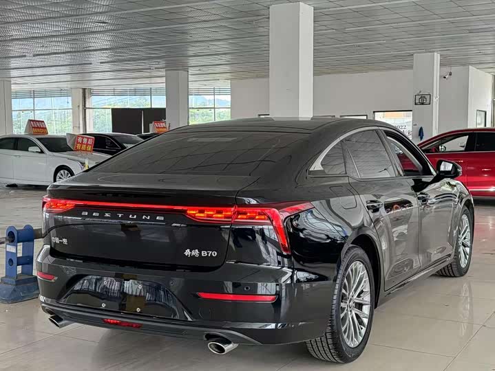 Фото 11 - Bestune B70