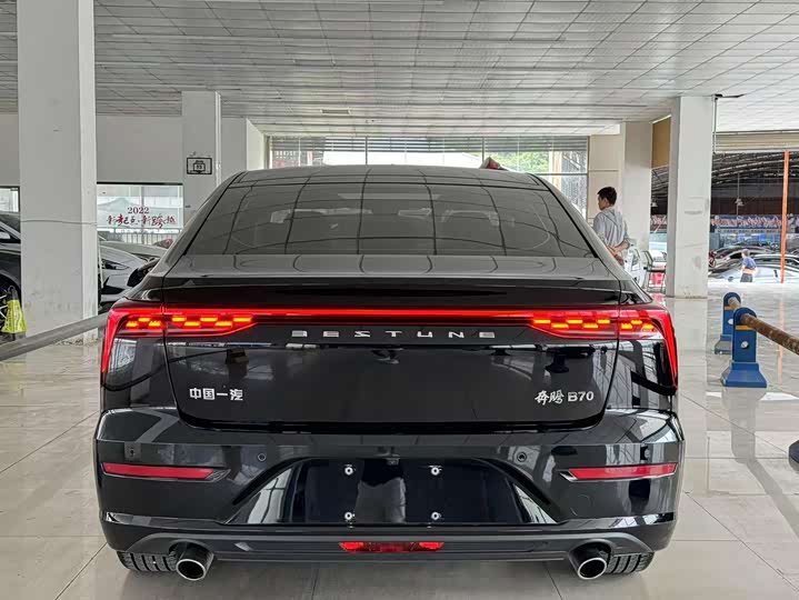 Фото 12 - Bestune B70