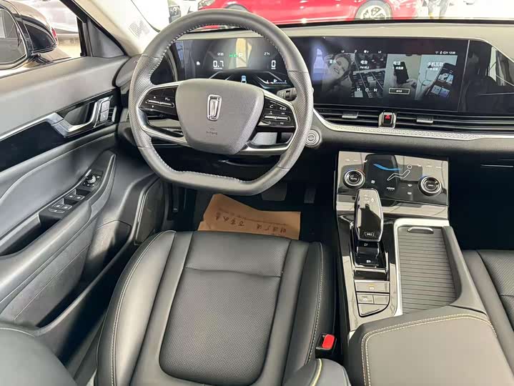 Фото 7 - Bestune B70