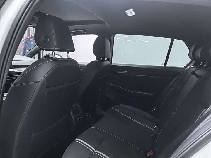 Фото 13 - Volkswagen Golf