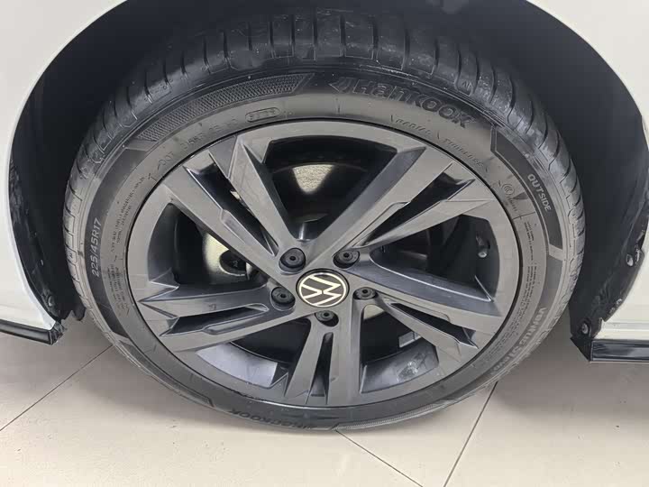 Фото 5 - Volkswagen Golf