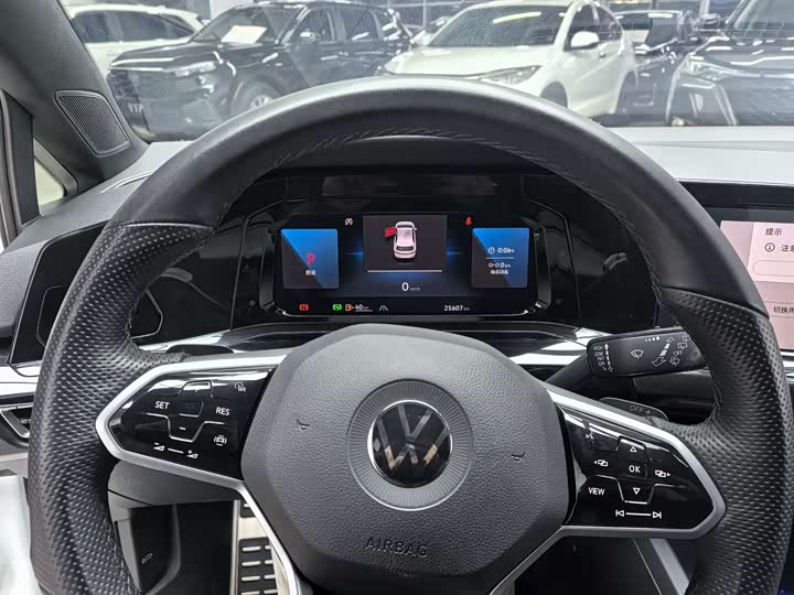 Фото 9 - Volkswagen Golf