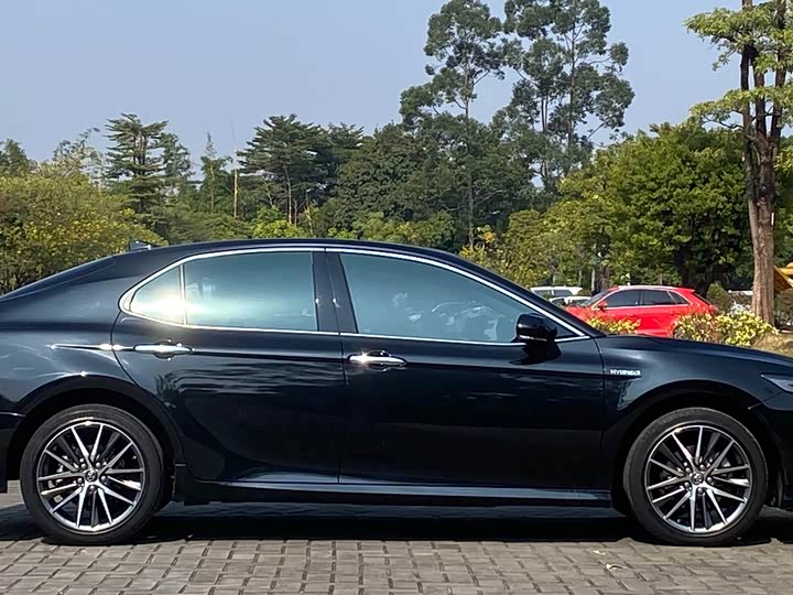 Фото 7 - Toyota Camry