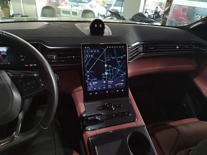 Фото 10 - Nio EC6