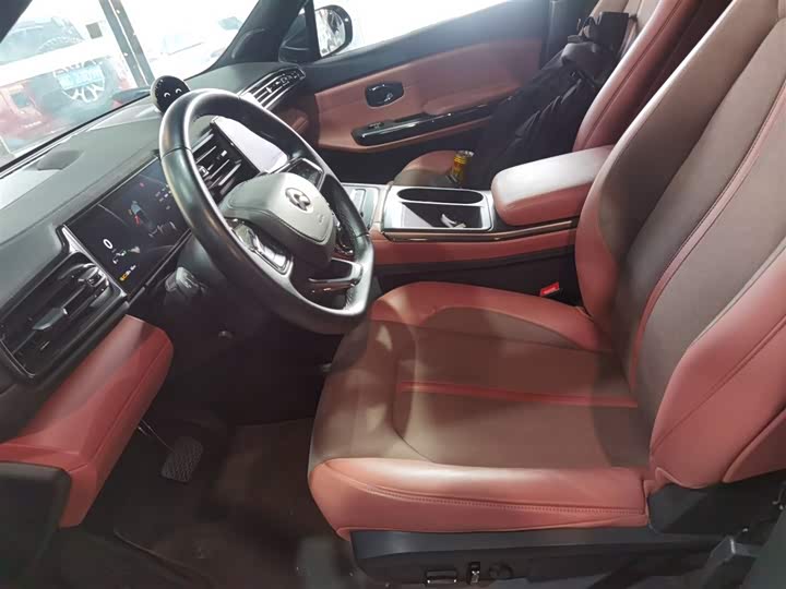 Фото 14 - Nio EC6