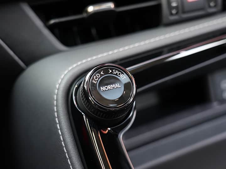 Фото 14 - Lexus NX