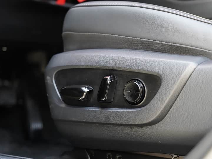 Фото 15 - Lexus NX