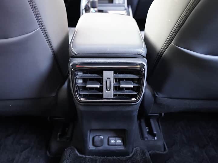 Фото 17 - Lexus NX