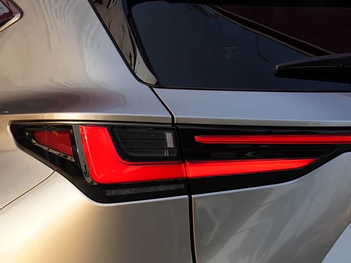 Фото 4 - Lexus NX