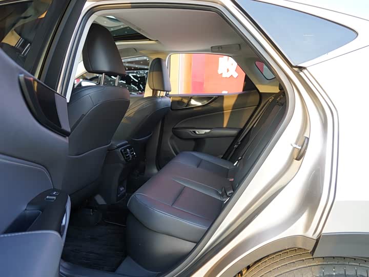 Фото 6 - Lexus NX