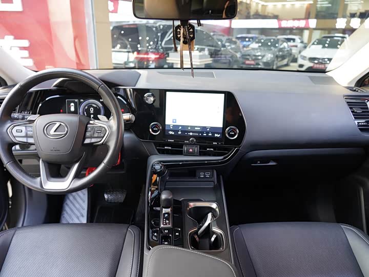 Фото 7 - Lexus NX