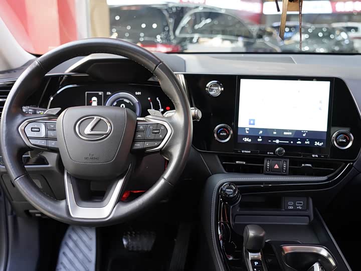 Фото 8 - Lexus NX