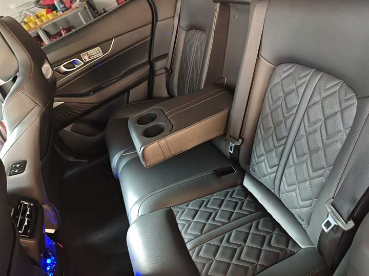 Фото 17 - Changan UNI-K Hybrid