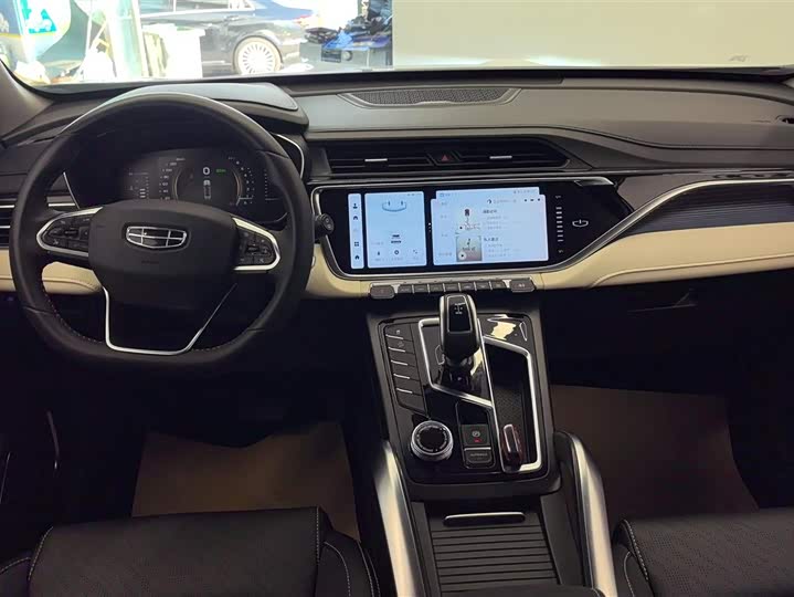 Фото 12 - Geely Atlas