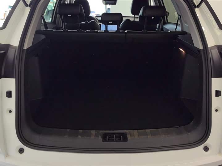 Фото 4 - Geely Atlas