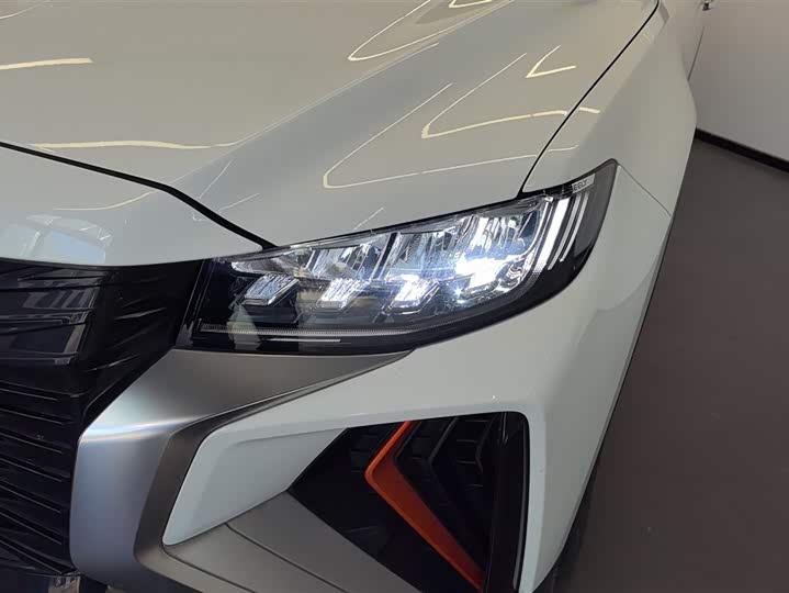 Фото 5 - Geely Atlas