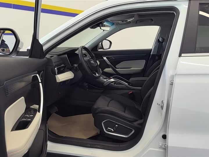 Фото 9 - Geely Atlas