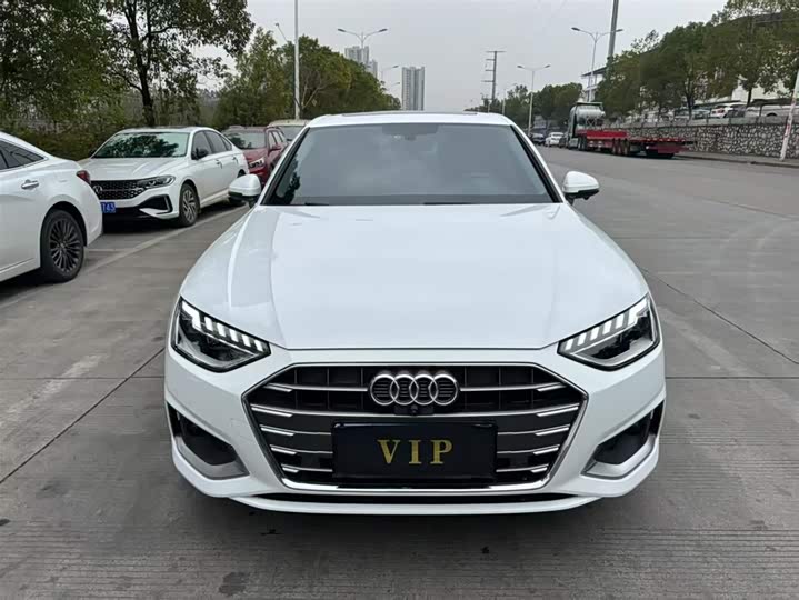 Фото 2 - Audi A4L