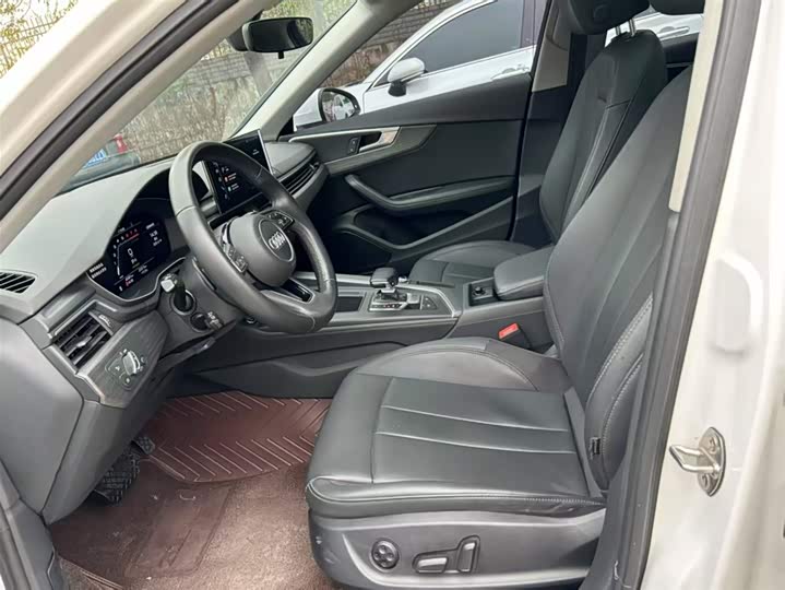 Фото 3 - Audi A4L