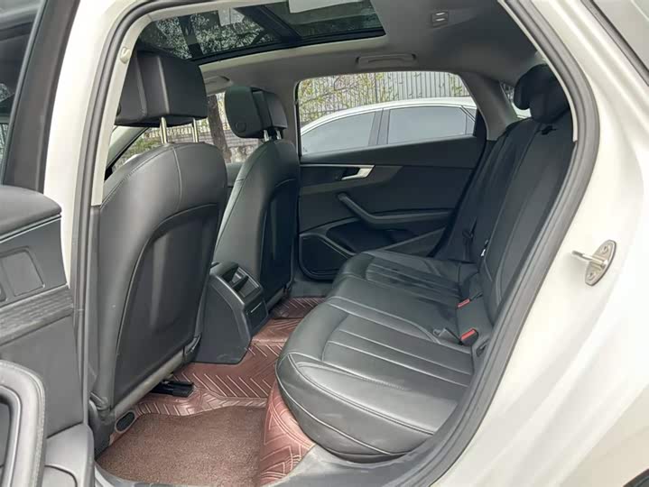 Фото 4 - Audi A4L