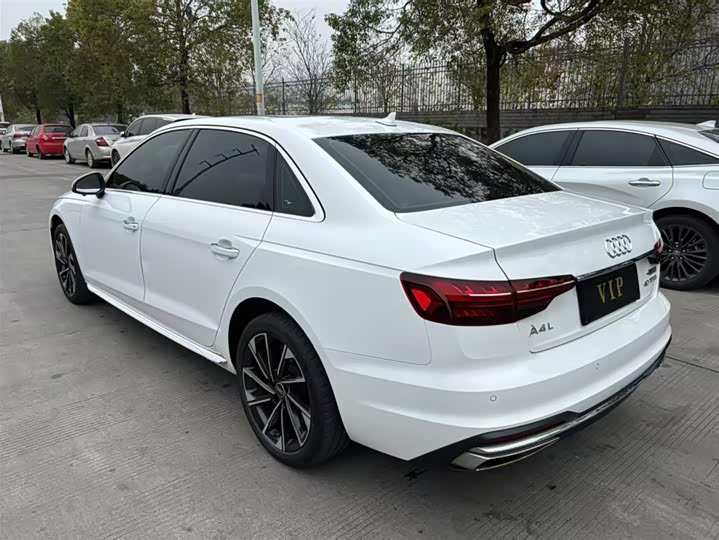 Фото 6 - Audi A4L