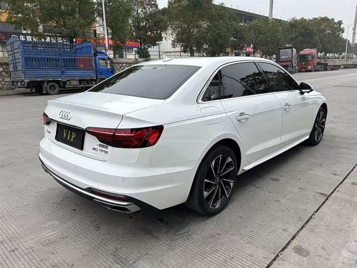 Фото 8 - Audi A4L