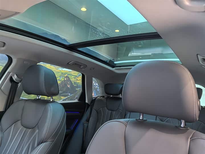 Фото 10 - Audi Q5L