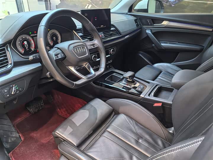 Фото 11 - Audi Q5L