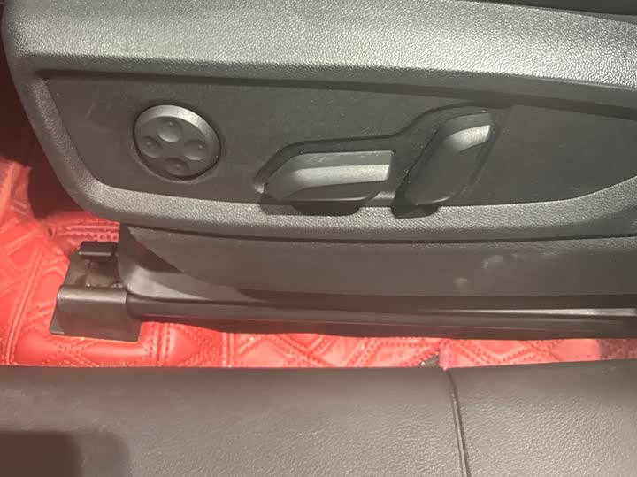 Фото 15 - Audi Q5L